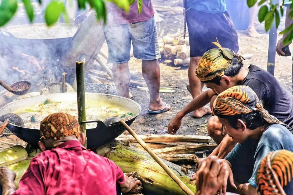 Papeda dengan kuah ikan kuning khas Papua